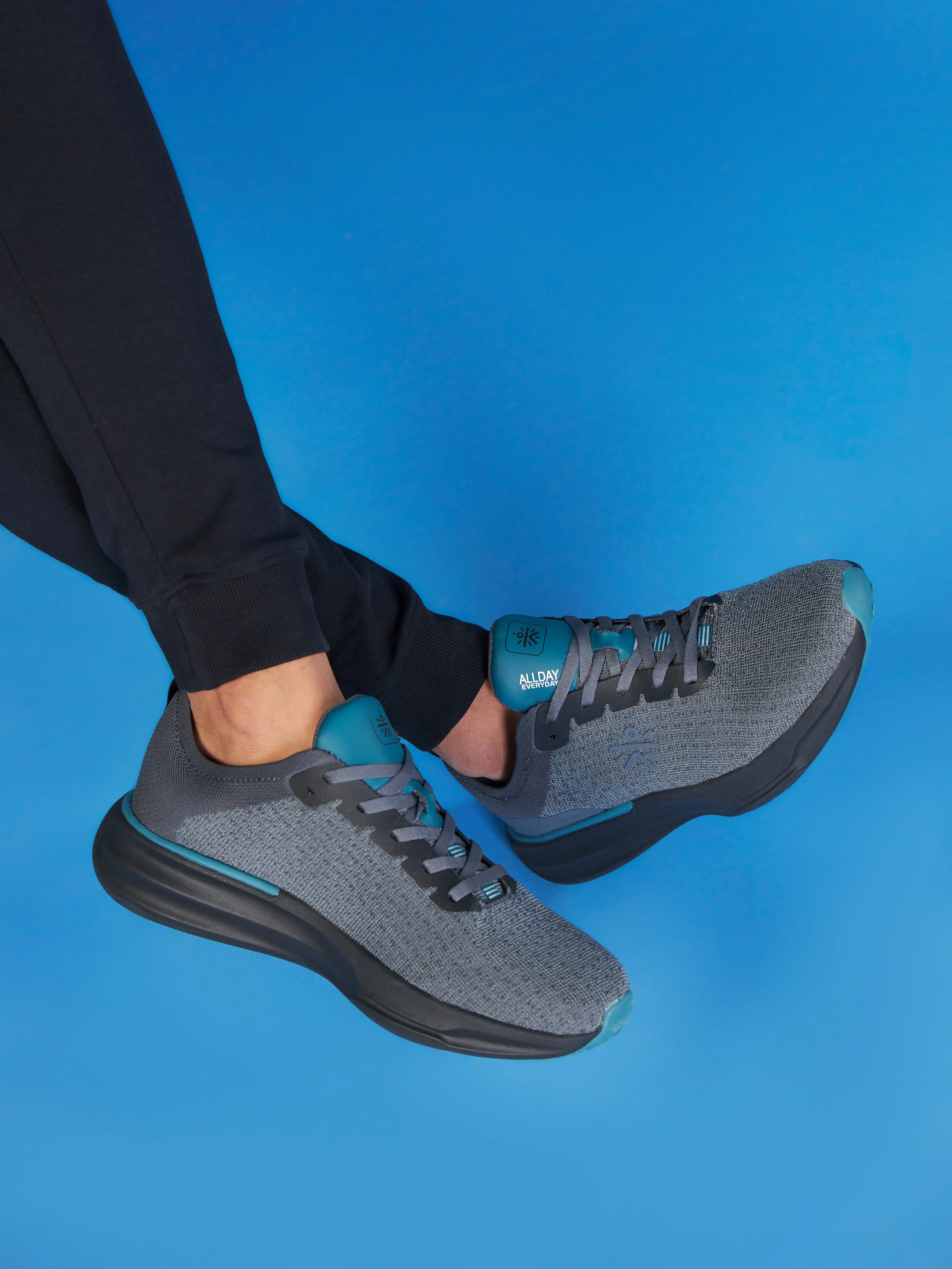 Versa Fly Men Running Shoes - Charcoal Grey